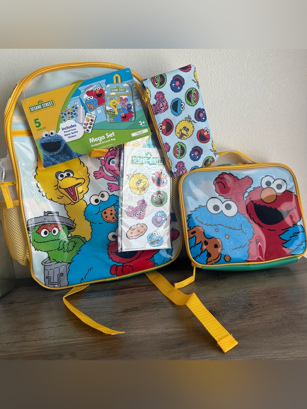 Sesame Street Bright Character Backpack & Lunchbox Set Yellow Blue Red 16” New